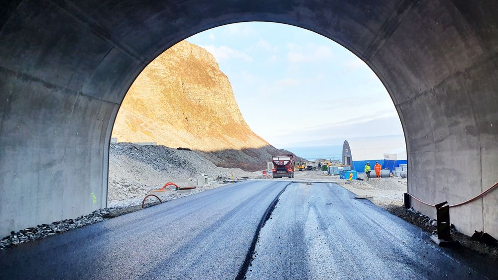 Utsikt ut fra nordre portal av den nye tunnelen. Bildet er tatt under arbeidene i 2021.