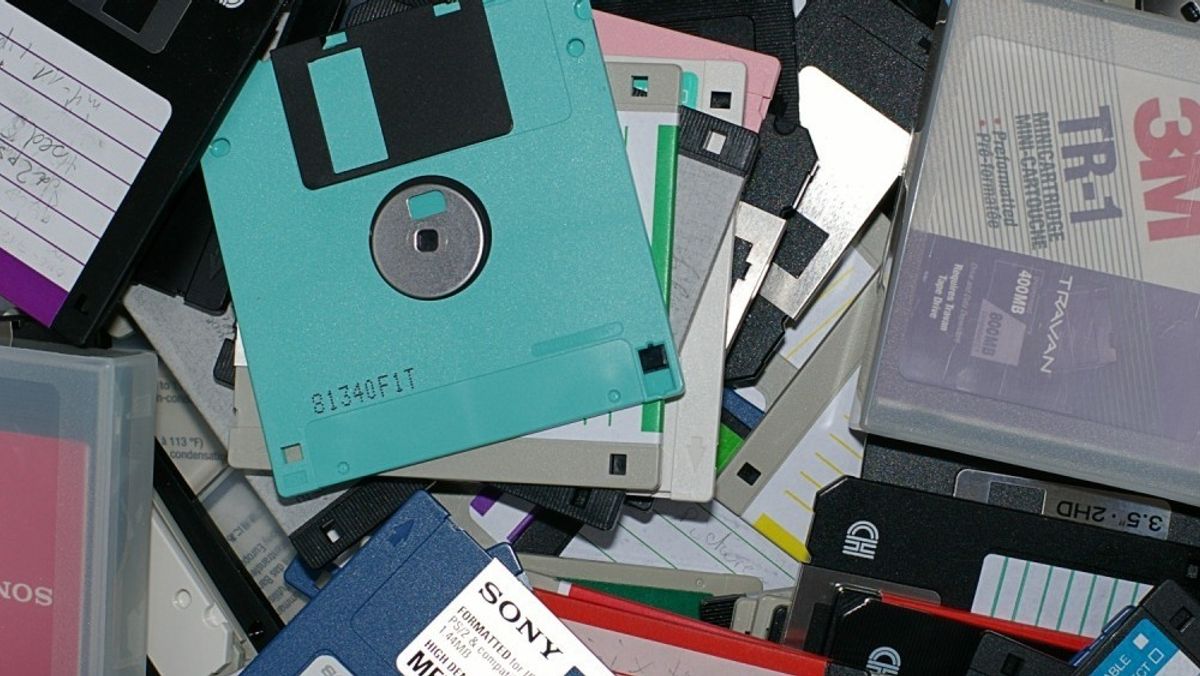 Il Giappone dichiara guerra ai floppy disk