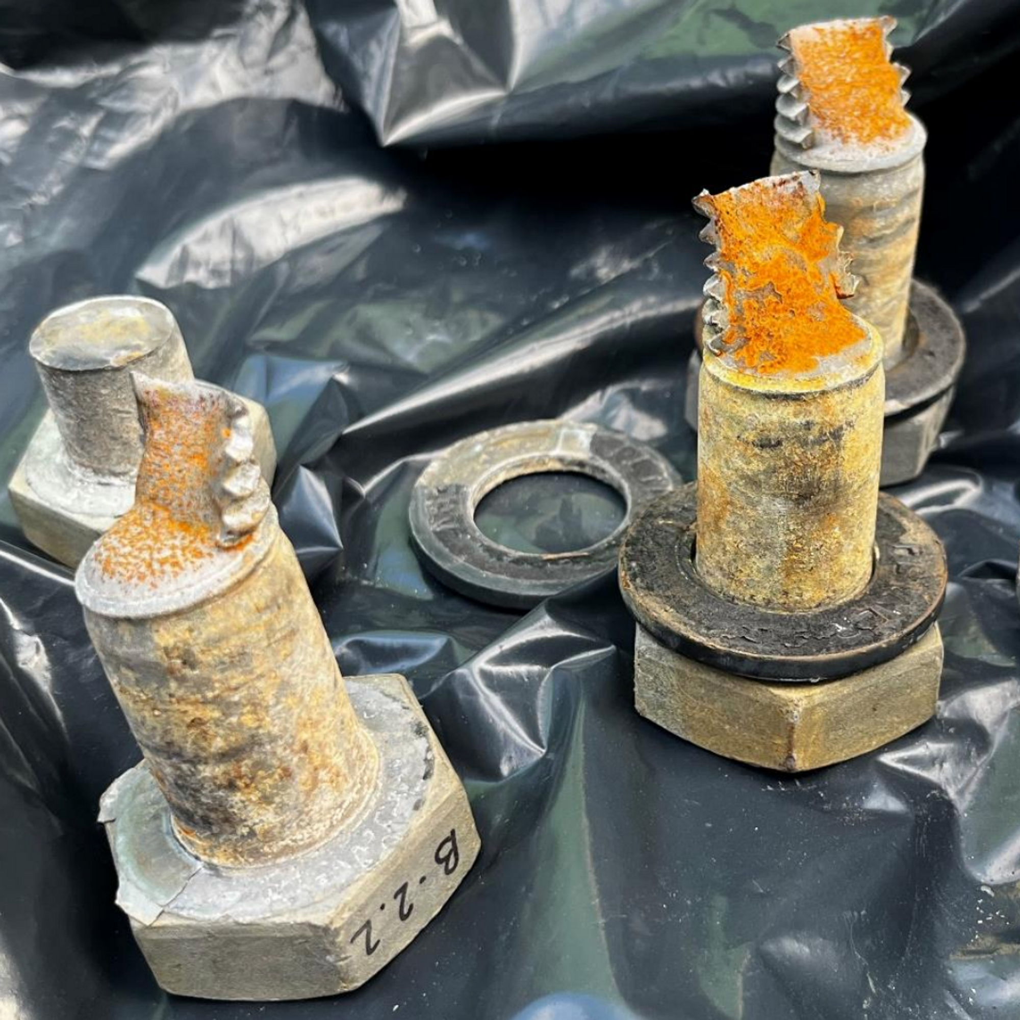 {$forumImage->getContainerUrl(300,300)}