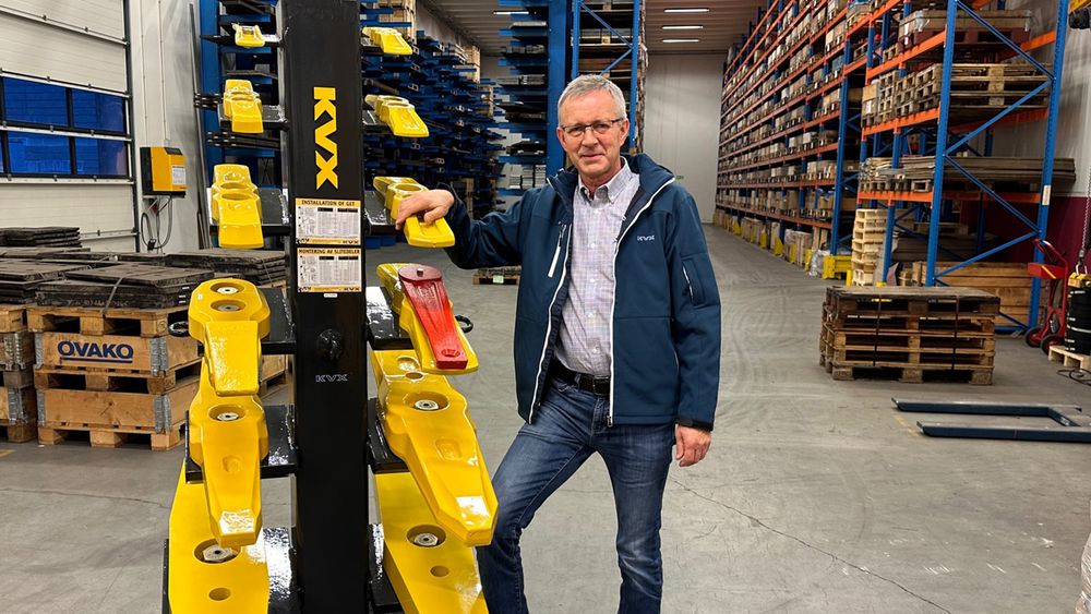 Edmund Varhaug er tilbake hos KVX. Nå som produkt- og applikasjonsspesialist på tannsystemer og slitedeler til gravemaskiner og hjullastere. (Foto: KVX)