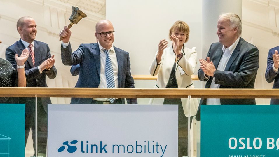 Oslo 20201021. 
Finansdirektør Thomas Berge ringte i bjella da Link Mobility ble notert på Oslo Børs i oktober 2020. Nå varsler han millionkutt for å få ned kostnadene i selskapet.