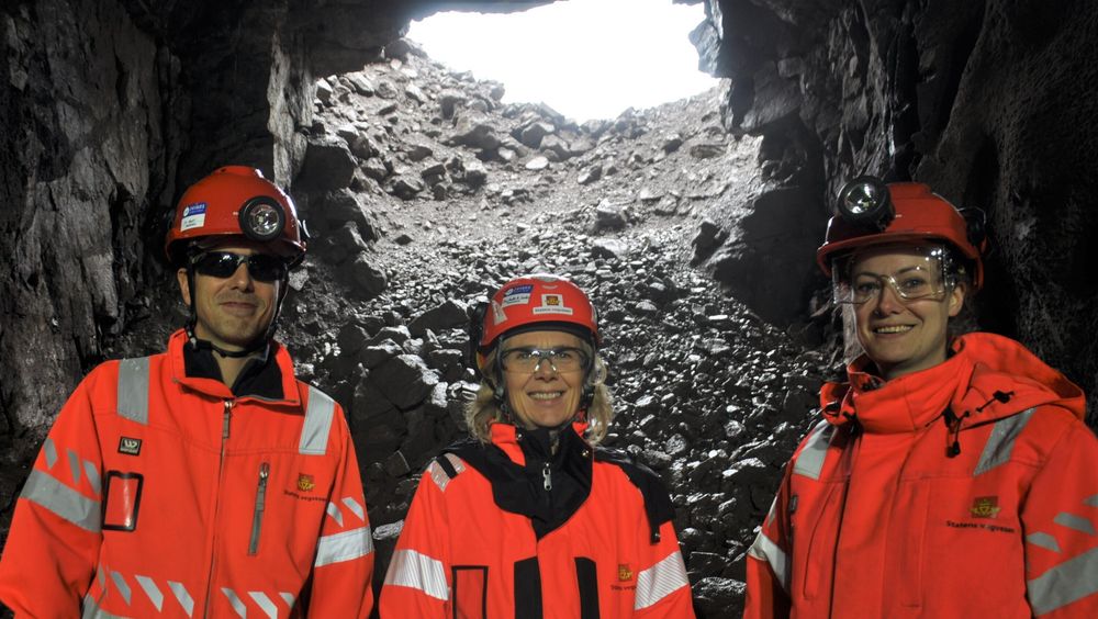 Glede ved røysa: prosjektleder May Bente Hiim Sindre flankert av tekniske byggeledere tunnel Geir Brevik og Lovisa König med brede smil for første tunnelgjennomslag på E16 Bjørum-Skaret.