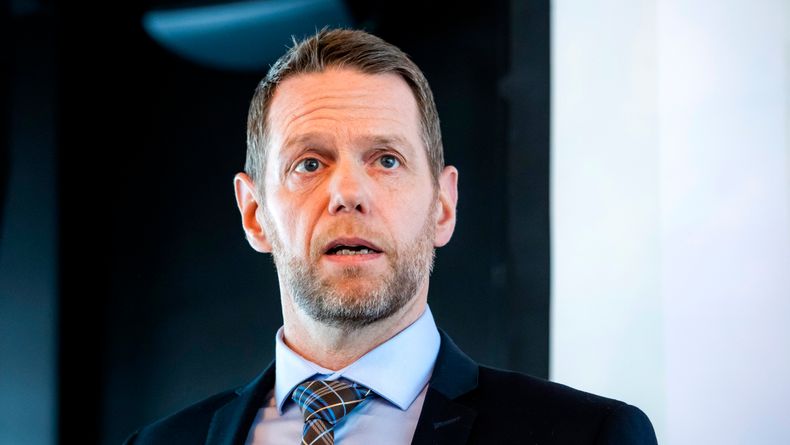 Kommunikasjonsdirektør Trond Hugubakken i PST ber folk ha en lav terskel for å tipse om mistenkelige hendelser rundt droner og andre ting, særlig ved kraftanlegg til lands og havs, og militære anlegg.