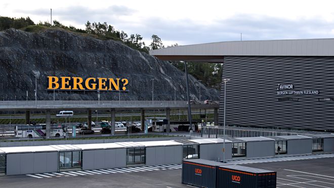 Bergen lufthavn Flesland ble stengt onsdag morgen. Her ser vi den nye terminalen. 