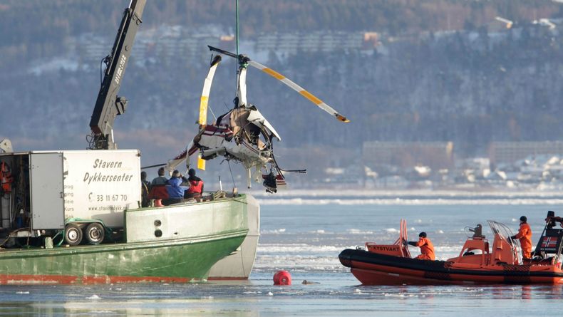 I januar 2010 omkom fire personer da et R44 styrtet i havnebassenget utenfor Horten. Her tyder det på at flygeren mistet kontrollen da han stoppet opp i hover i tett tåke.