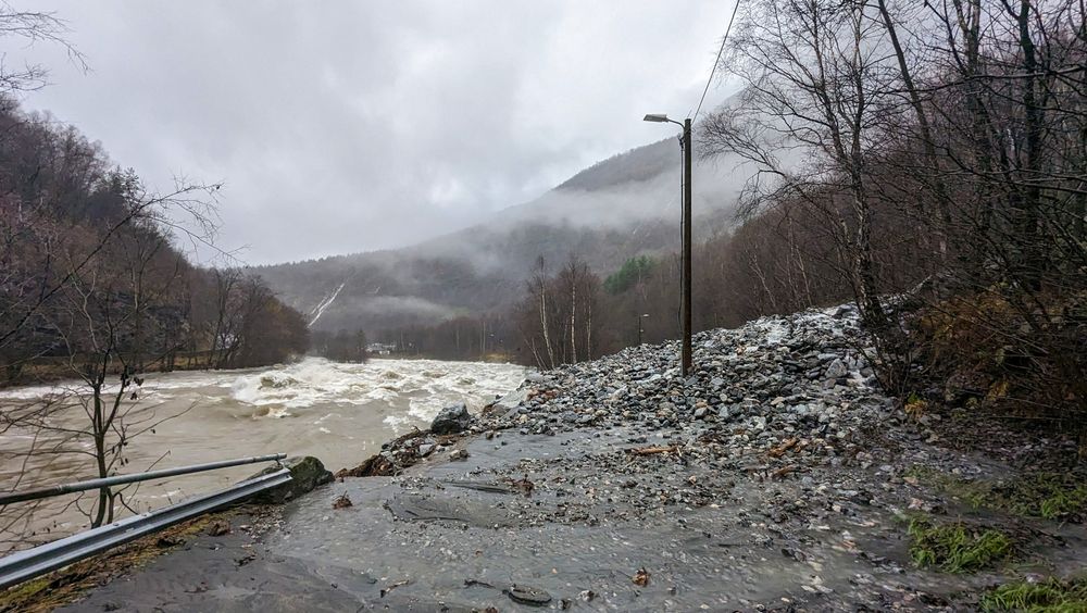 Senest i helgens uvær gikk det mange ras i Vestland fylke. Her fra. Her fra veien i Utladalen i Årdal, som var stengt på grunn av ras. 