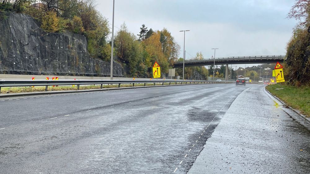 Her, på E39 mellom Troldhaugtunnelen og Sørås, blir det ny asfalt.