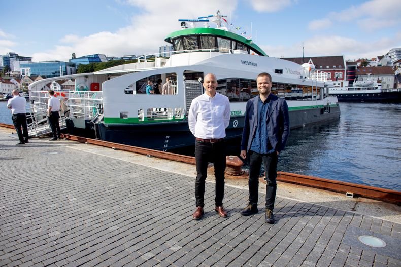 Norge har gpått foran på ferger og hurtigbåter. MS Medstraum er verdens første batterielektriske hurtigbåt. TrAM-prosjektet ble støttet av EU.