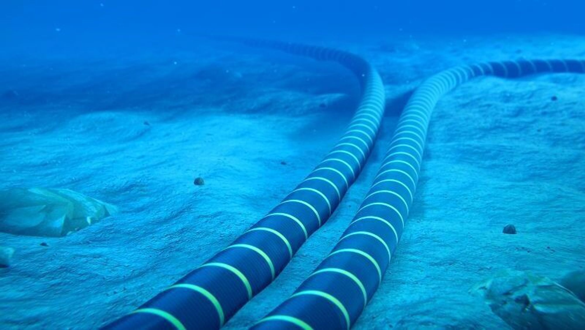 Den nye tiltakspakken fra regjeringen skal blant annet brukes til å utstyre undersjøiske fiberkabler med ny overvåkingsteknologi.