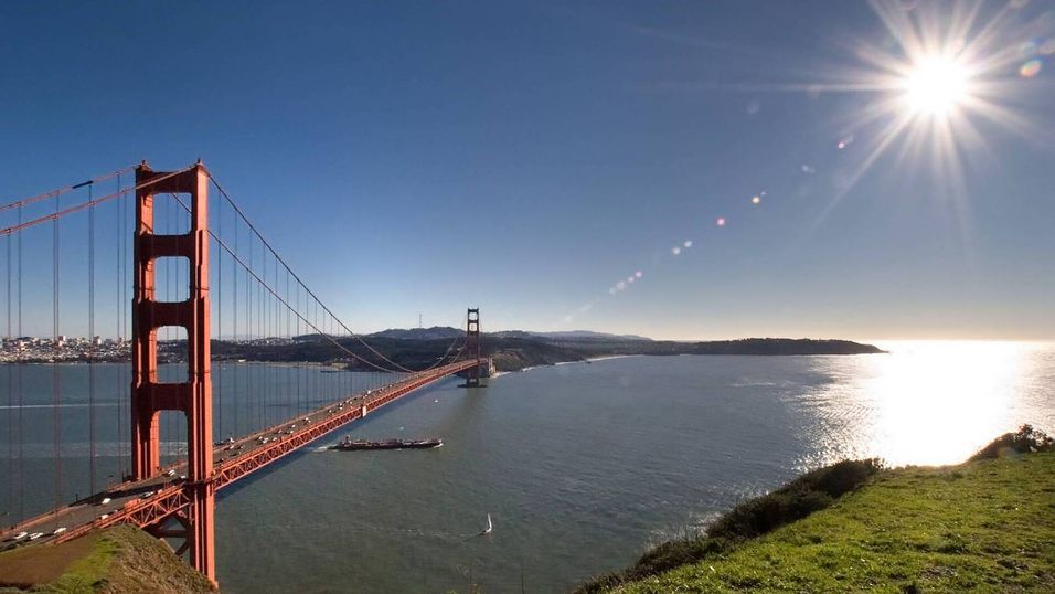 72 ganger kjørte forskerne mobiltelefoner med programvaren over Golden Gate-brua i San Francisco. De håper at sensorer skal kunne bidra til å svare på hvordan det står til med bruer og når det oppstår skader som må utbedres.