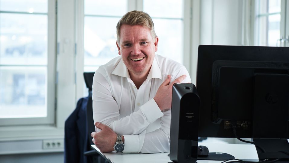 Edward Olastuen, administrerende direktør i Netel Norge, gleder seg over fornyet avtale med Telia.