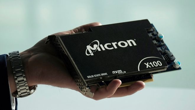 Micron er verdens fjerde største halvlederprodusent. Selskapet som blant annet produserer minnebrikker og SSD-baserte lagringsenheter må nå kutte kraftig som følge av svak etterrpørsel.