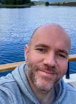 Vi må slappe av, og finne noen få gode mål, istedenfor mange dårlige, sier Christian Winther Farstad, førsteamanuensis ved Institutt for ledelse og organisasjon ved Høyskolen Kristiania.