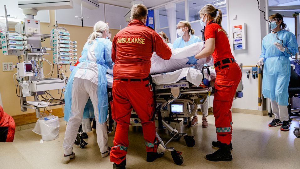 Telefoniavtalen med helseregionene og Norsk Helsenett skal sørge for kommunikasjon både mellom mennesker og maskiner, akkurat som her på intensivmottaket ved Rikshospitalet.