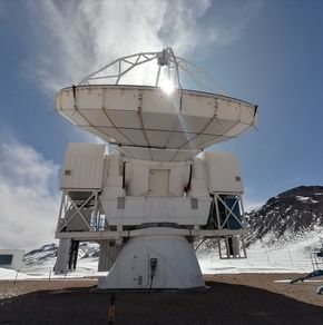 APEX-teleskopet i Atacama-ørkenen.