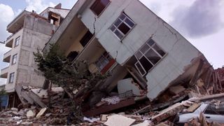 Jordskjelv Tyrkia, Itzmit, døde, bygningsteknikk, murstein, armering, jordskjelvsikring, øystein løset
