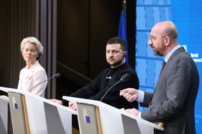 EU-kommisjonens president Ursula von der Leyen, Ukrainas president Volodymyr Zelenskyj og presidenten i Det europeiske råd Charles Michel.