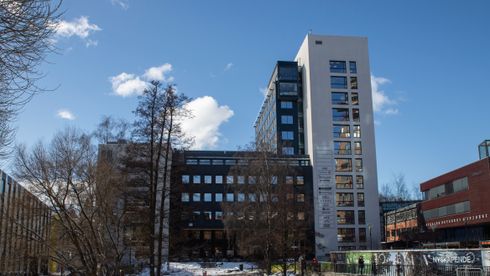 Elhub tar spranget ut i nettskyen. Flere titalls personer må jobbe ekstra under migreringshelgen. Elhub AS opptar en halv etasje i denne bygningen på Nydalen i Oslo.