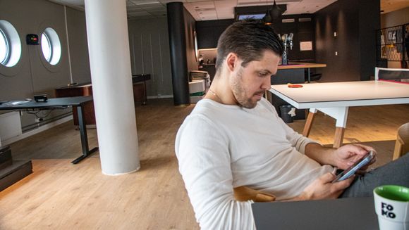 Easee-gründer Jonas Helmikstøl må permittere ansatte. Nå forsøker selskapet å hente inn frisk kapital.