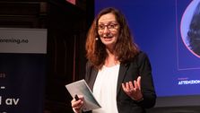 Gunn Karin Gjul, statssekretær i kommunal- og distriktsdepartementet, fotografert under konferansen Fibermagi 15. mars 2023 i Oslo.