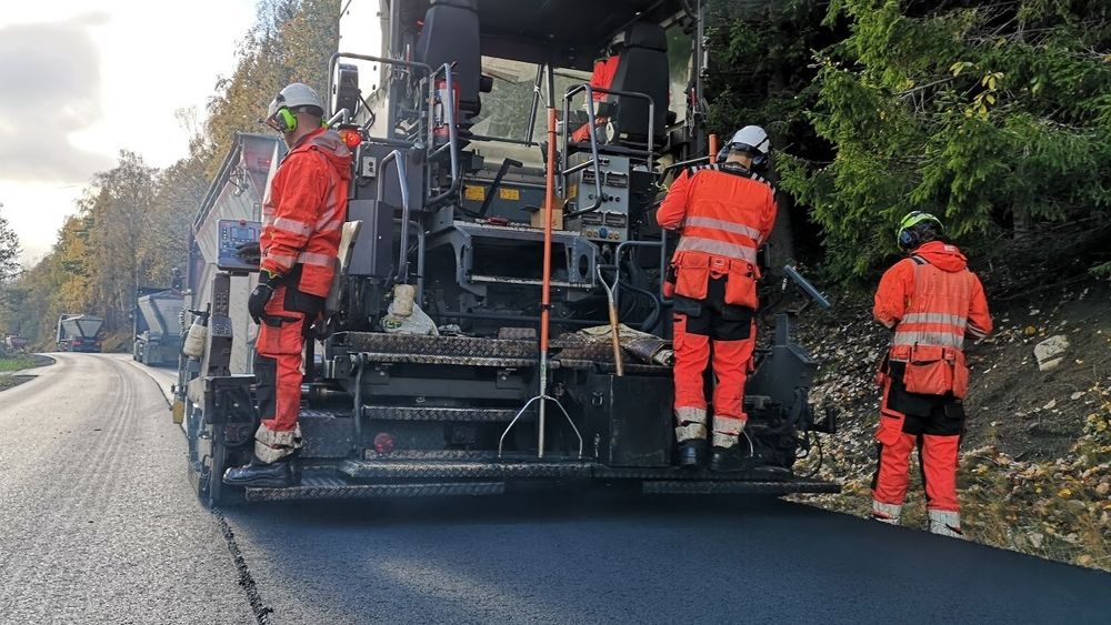 Tre asfaltkontrakter i Nord-Norge: Peab og Veidekke er billigst