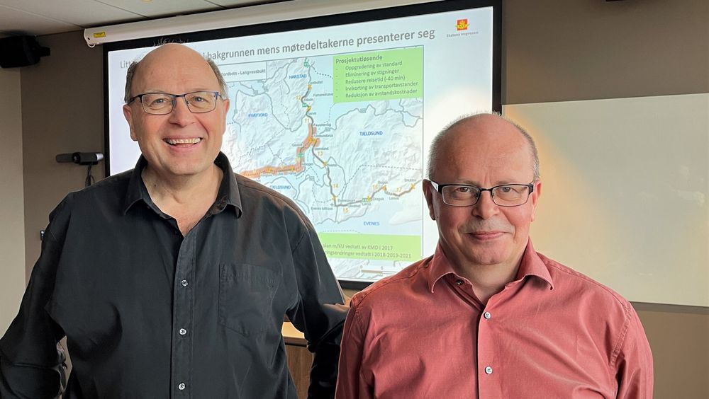 Tross turbulente tider med høy prisvekst, er det forhandlet fram et tilbud innenfor den økonomiske rammen Vegvesenet har fått for anskaffelsen. Fv. prosjektleder Reidar Johansen og utbyggingsdirektør nord, Stein Johnny Johansen.