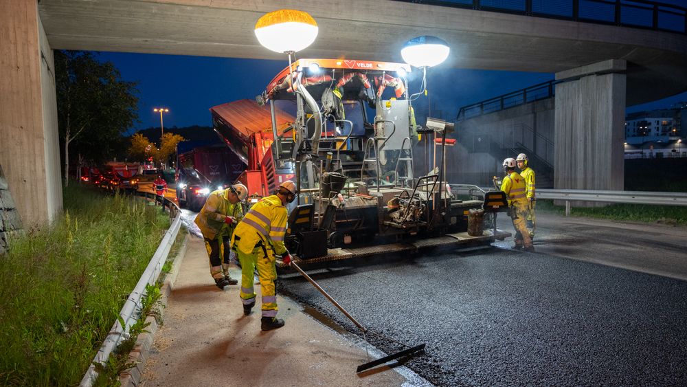 Så snart telen er ute av bakken kan årets asfaltsesong starte. I år planlegger Statens vegvesen å legge asfalt for til sammen rundt 800 millioner kroner.