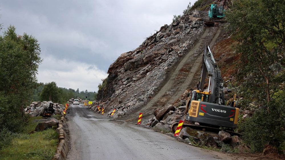 70 000 kubikkmeter fast fjell skal tas ut fra Lauvåsen ved Bjørnevatn på fv 450. (Foto: Tor Arvid Austråt Gundersen)