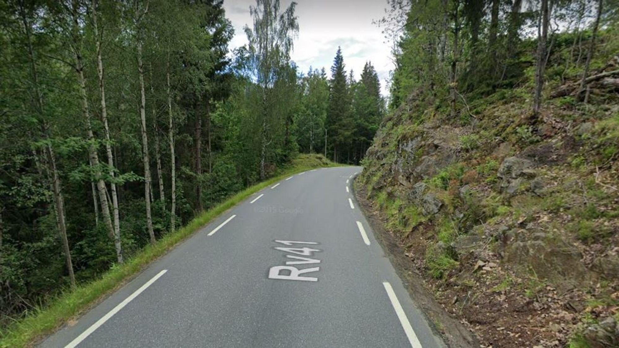 Del av strekningen av riksvei 41 nord for Søre Herefoss.