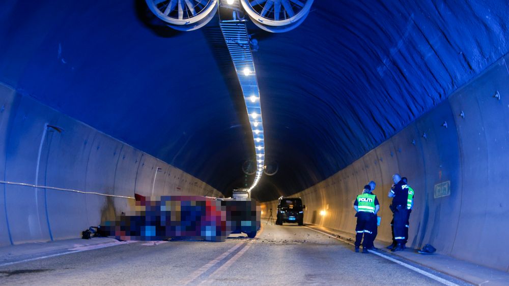 En person har omkommet etter en trafikkulykke i Bragernestunnelen i Drammen. Veiene rundt er stengt.