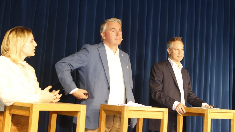 Rodts Sofie Marhaug, Høyres Trond Helleland og samferdselsminister Jon-Ivar Nygård på OFVs frokostmøte.