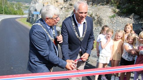 Den nye gang- og sykkelveien i Blakstadkleiva fv. 42 er offisielt åpnet