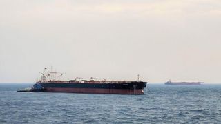 MT Yemen (tidligere Nautica) ble posisjonert ved FSO Safer tidlig i sommer. Oljen ble losset fra FSO Safer over til MT Yemen. Operasjonen startet 25. juli og avsluttet 11. august.