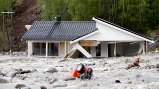 – Veldig mange er nok ikke klar over faren for oversvømmelse på egen eiendom, sier Geir Torgersen, spesialrådgiver i 7Analytics. Foto fra flommen i Kvam i 2013.
