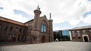 Bilde av inngangen til Forsvarsdepartementet 