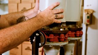 Det er fort gjort å sløse energiutgifter - løsningen kan finnes i byggets tekniske rom