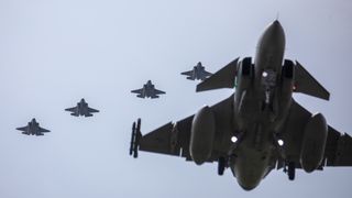 – For å forsvare hjemlandet må vi også være i stand til å fly over fiendens territorium